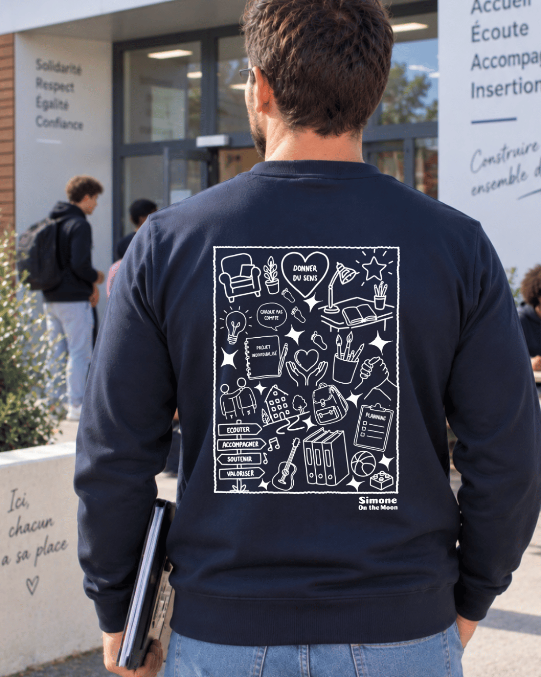 Sweat bleu marine éducateur specialisé